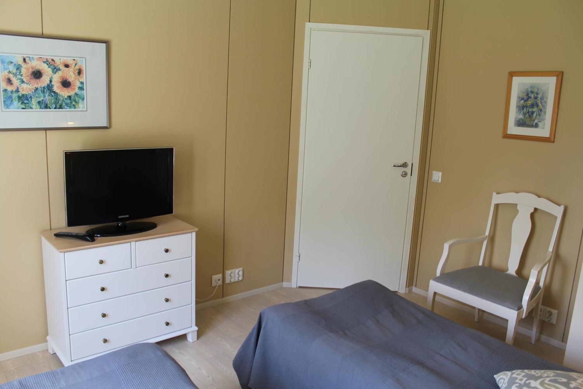 Labbnaes Semesterhem, Radhuset เคมิออนซารี ภายนอก รูปภาพ